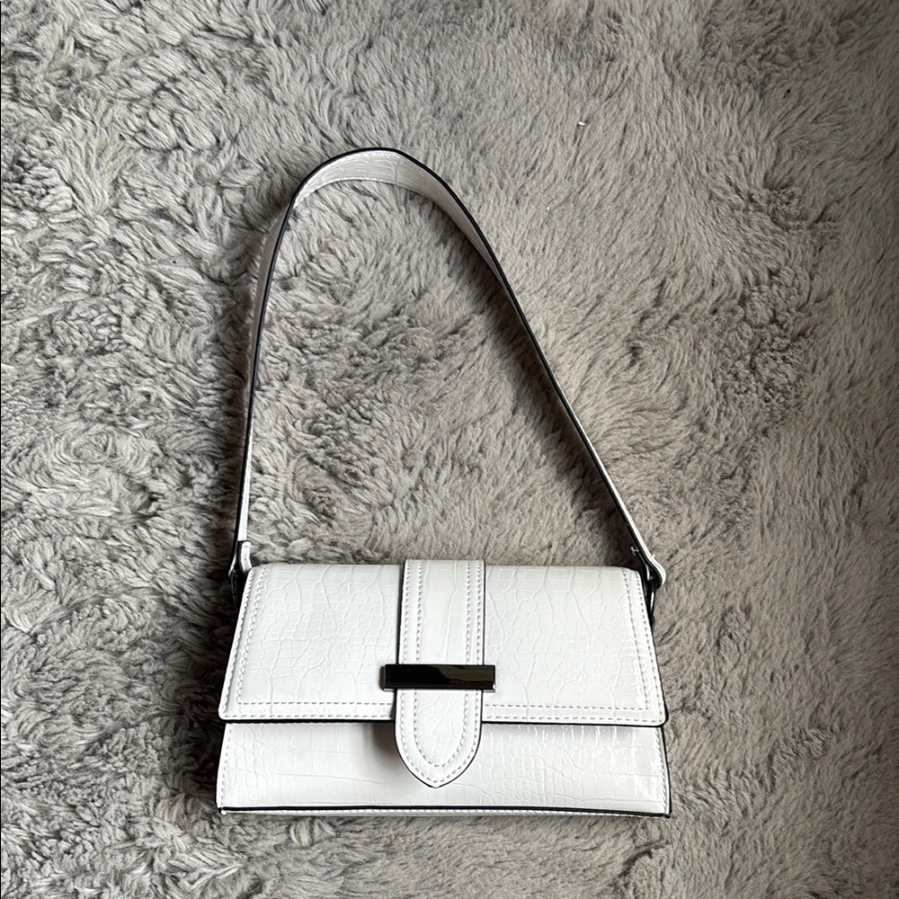 Elegant White Leather Shoulder Bag